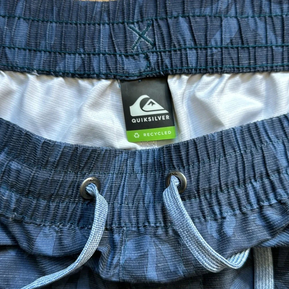 Quicksilver Men’s Boardshorts Blue Palm Tree Print Size L NWT